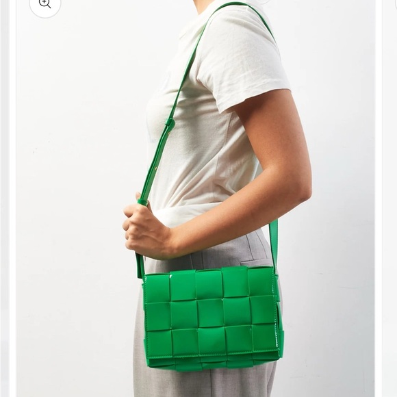 Isadora Made in Italy Kelly Green Woven Leather Crossbody Bag - Picture 11 of 17
